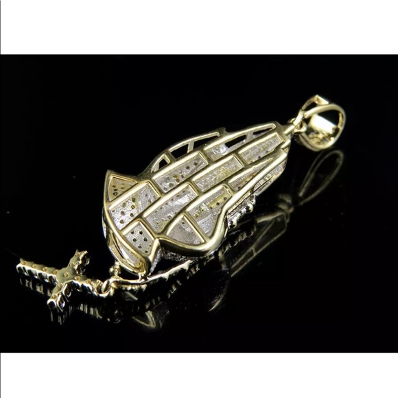 10k yellow gold diamond praying hands pendant - Picture 4 of 8